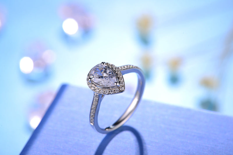Classic Pear-Shaped Diamond Halo Setting Engagement Ring