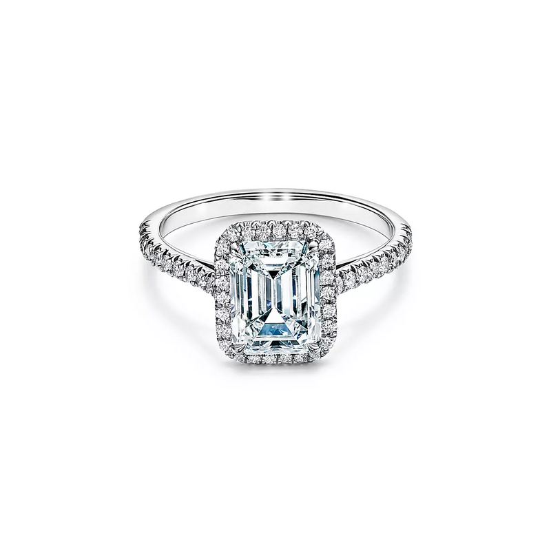 Classic Emerald-Shaped Diamond Halo Setting Engagement Ring